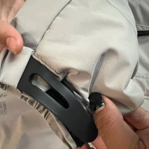 Moerdeng Womens Light Gray Faux Fur Lined Hooded Snow Ski Jacket Size Medium - Picture 8 of 8